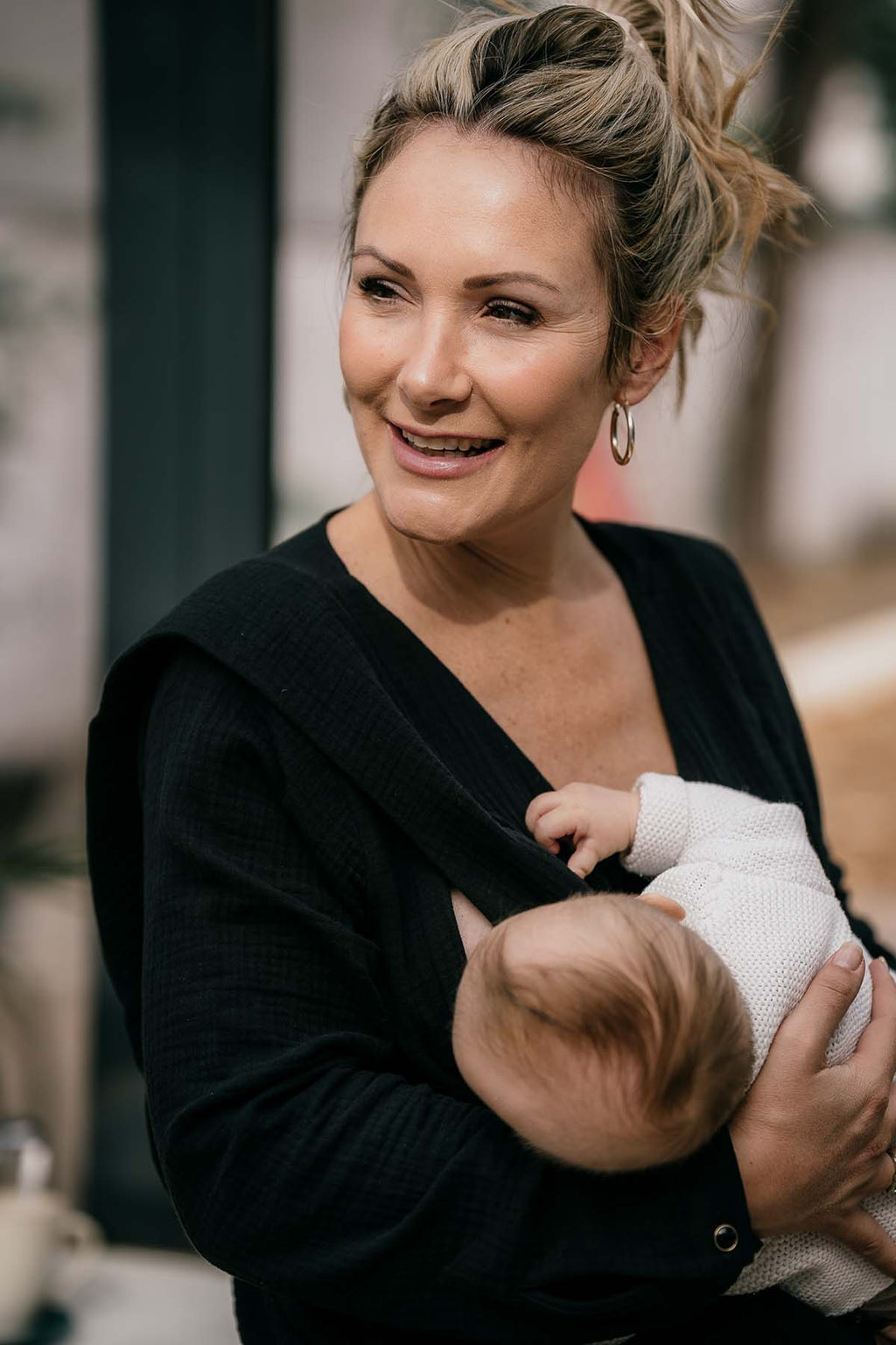 2 x Stillblusen aus Bio-Baumwolle (schwarz & weiß)