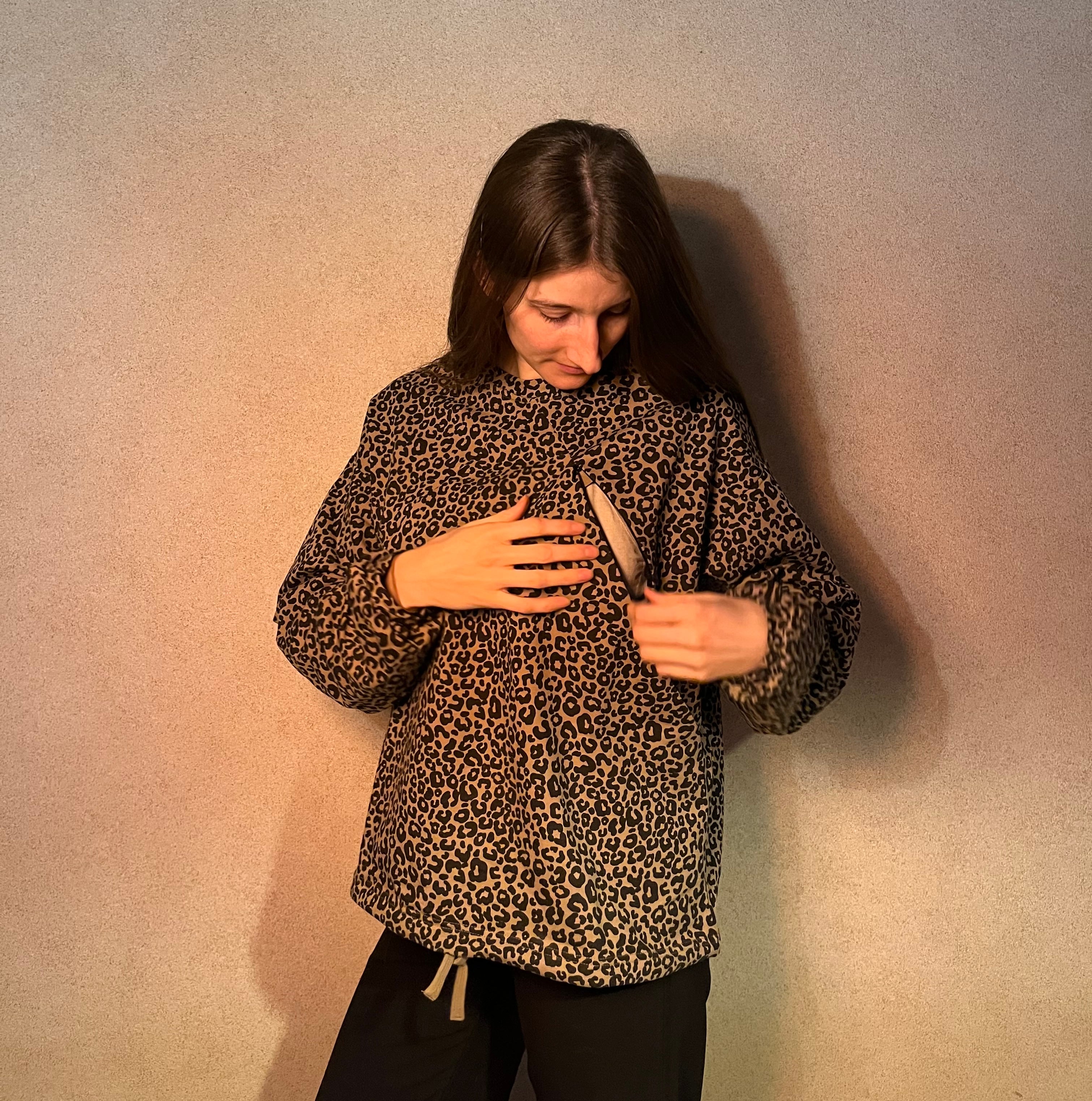 Leoprint-Still-Sweater aus Bio-Baumwolle